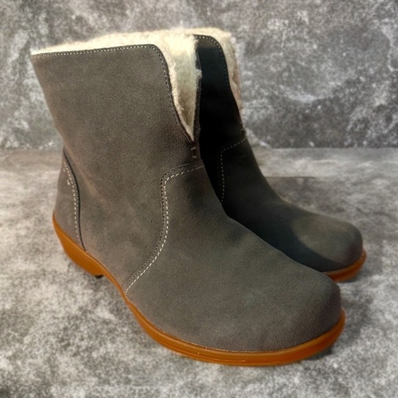 NWT Women’s SunValley Chukka Boots Color: Grey, Size 9 - Picture 1 of 13
